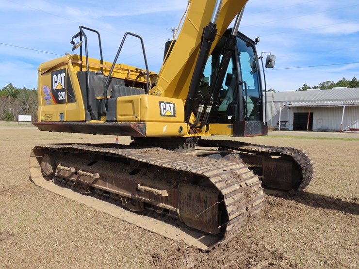 2018-caterpillar-320-image-4