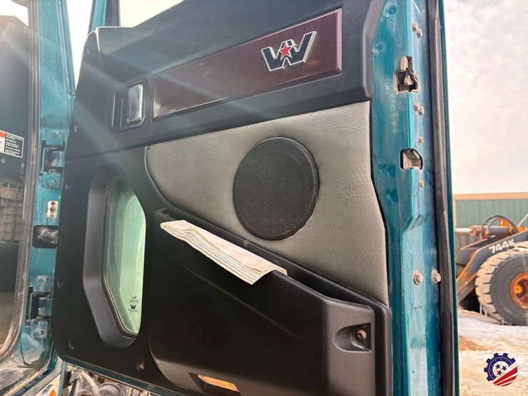 2021-western-star-4900ex-image-46