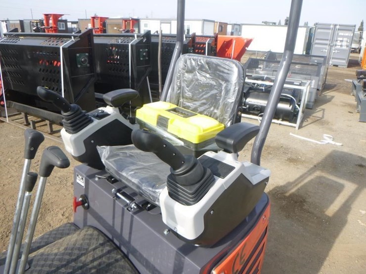 2025-agt-mx15rx-hydraulic-excavator-image-19