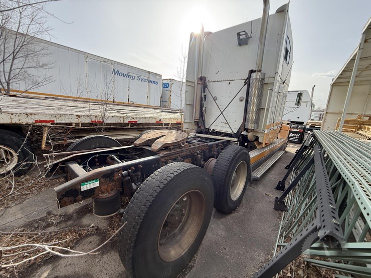 1997-freightliner-fld120-image-7