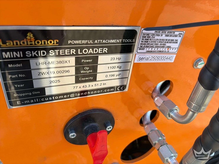 2025-landhonor-lhr-me380x1-stand-on-track-loader-skid-steer-image-5