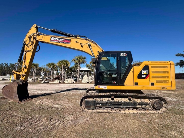 2020-caterpillar-320-image-7