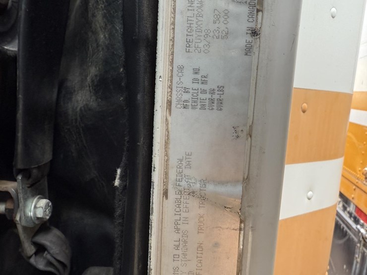 1988-freightliner-flc120-image-30