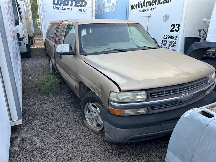 2001-chevrolet-silverado-1500-image-3