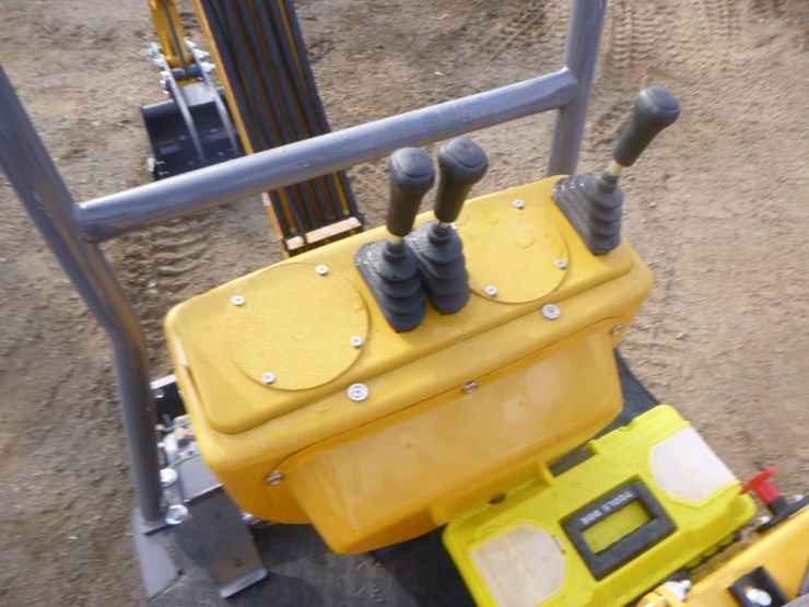 agt-mx12rx-hydraulic-excavator-image-21