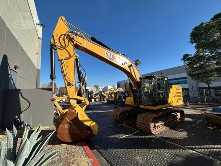 2021-caterpillar-320-image-2