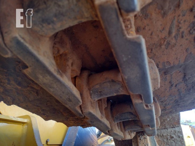 2021-deere-650k-lgp-image-40