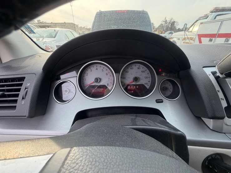 #31679-•-2012-vw-routan-image-54