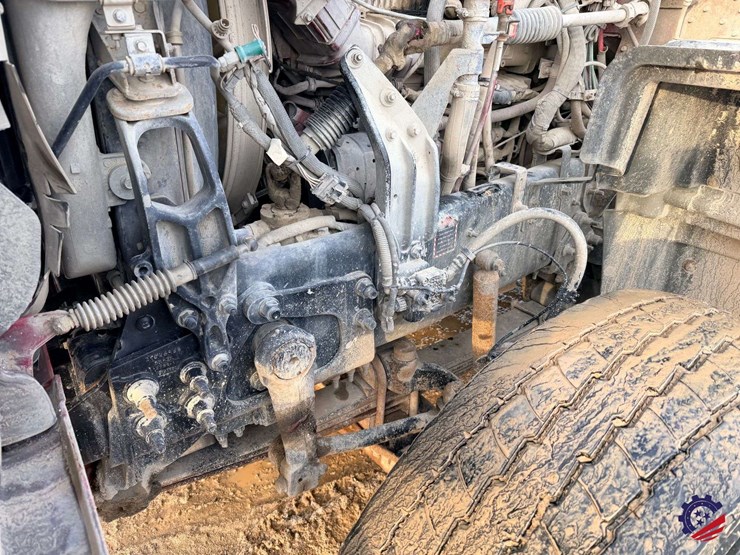 2018-mack-granite-gu713-image-38