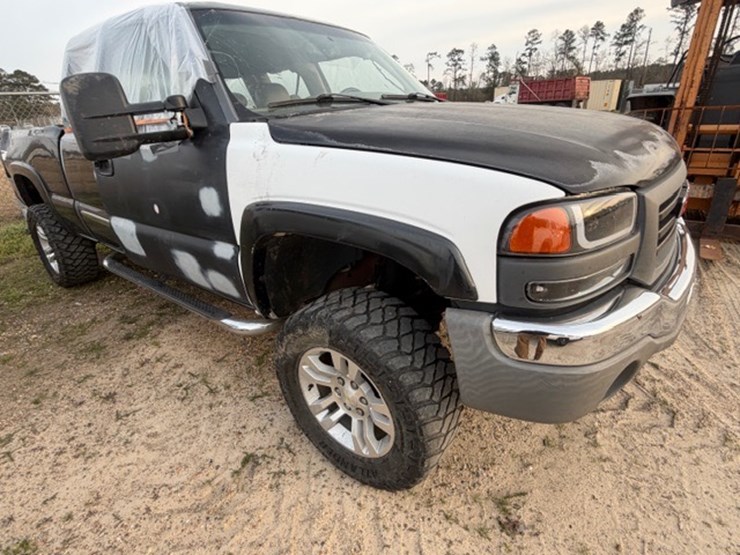 2004-gmc-1500-image-13