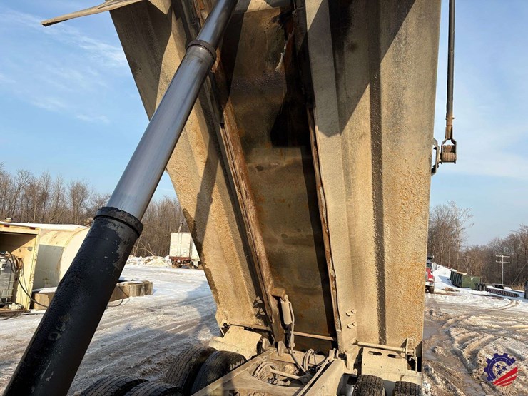 2017-mack-granite-gu713-image-67