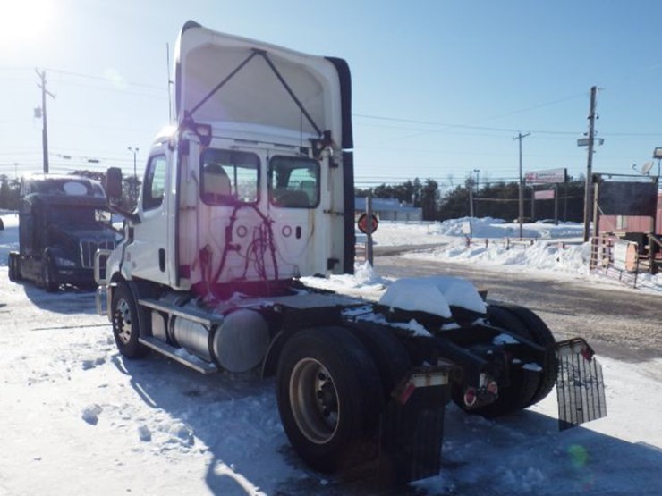 2019-freightliner-cascadia-116-image-10