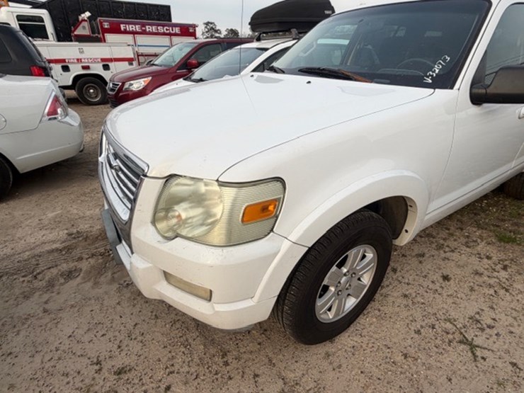 2011-ford-explorer-image-11