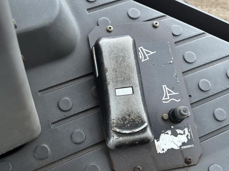 2013-volvo-sd75-image-29