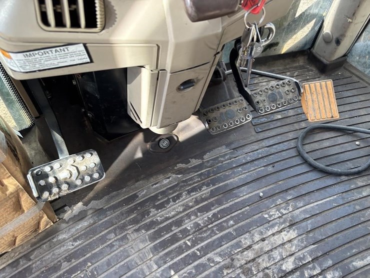 2005-john-deere-7220-image-33