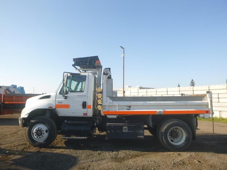 2005-international-durastar-4400-image-5