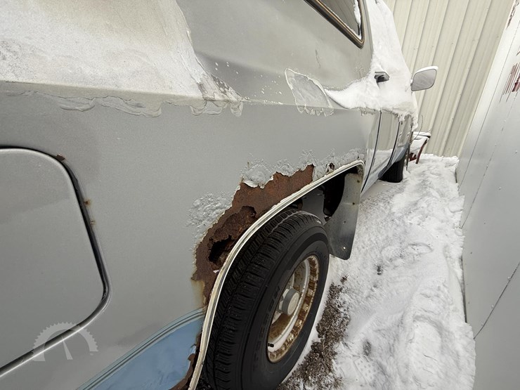 1983-chevrolet-suburban-image-16