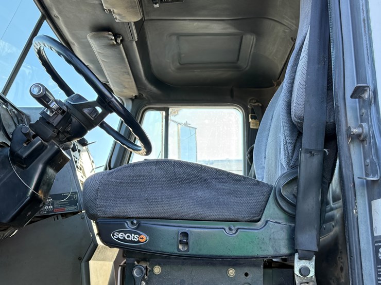 1996-mack-ch613-image-34