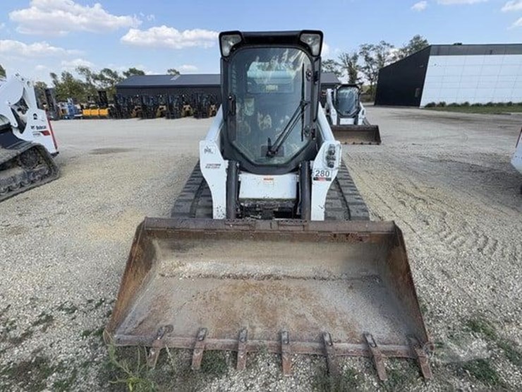 2022-bobcat-t770-image-6