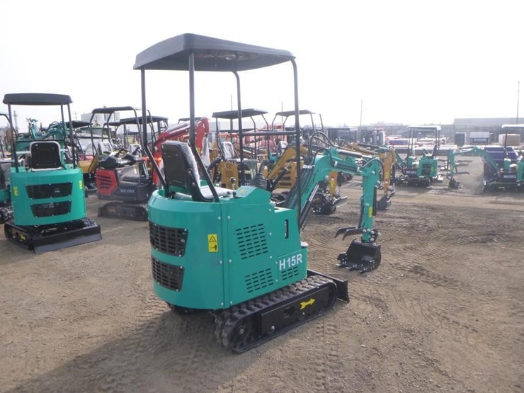 2025-agt-h15r-hydraulic-excavator-image-3