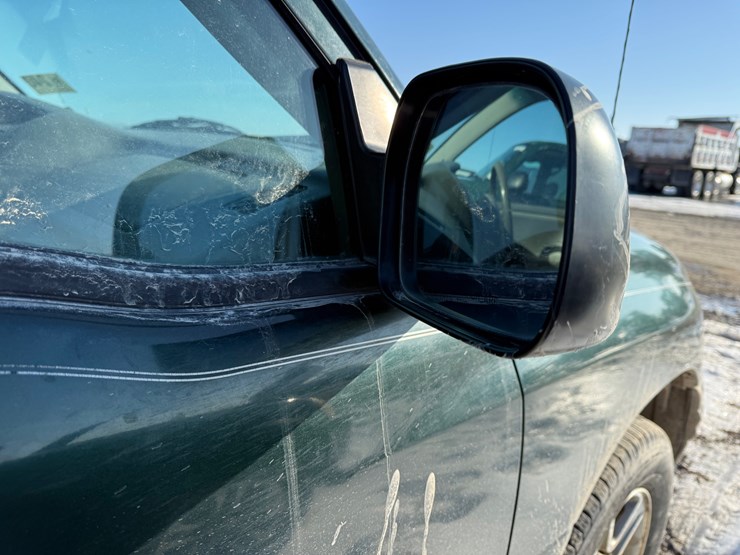 2004-chevrolet-tracker-image-16