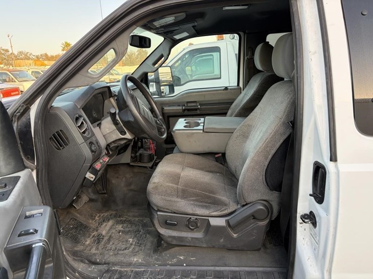 2011-ford-f550-image-12