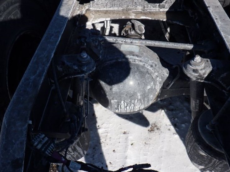 2023-peterbilt-579-image-13