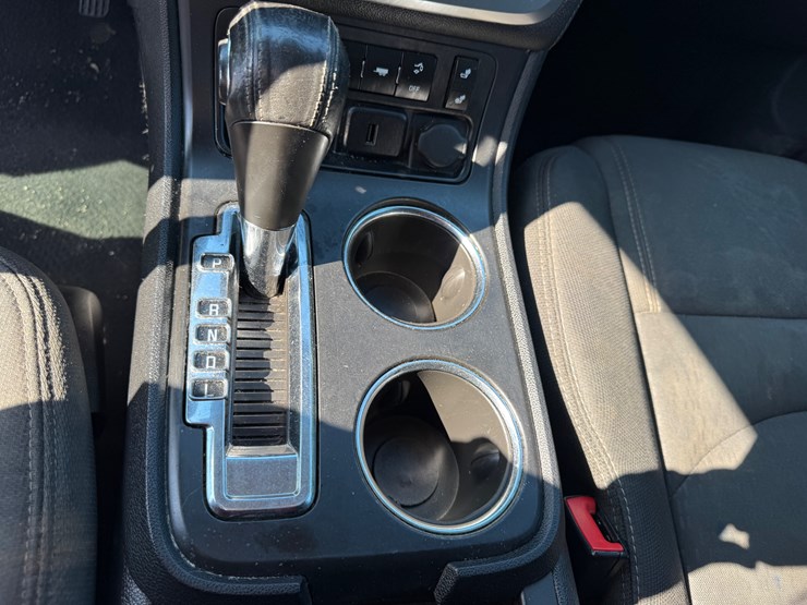 2015-gmc-acadia-sle-image-39