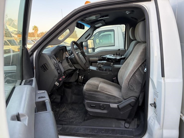 2011-ford-f550-image-10