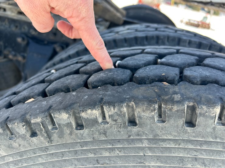 1996-freightliner-fld120-image-41