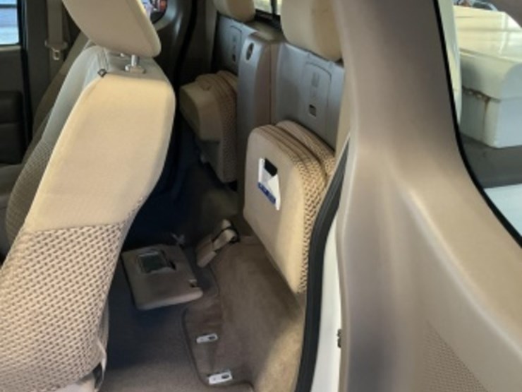 2015-nissan-frontier-image-23