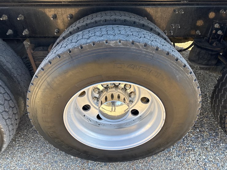 #32642-•-2018-mack-gu713-tri-axle-dump-image-11