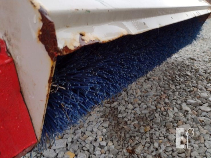 ventrac-3400l-lawn-mower-w/broom-image-20