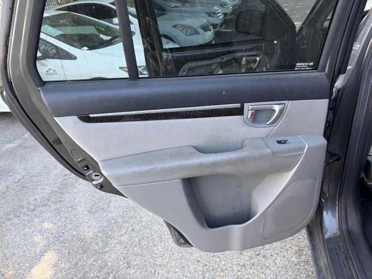 2009-hyundai-santa-fe-image-17