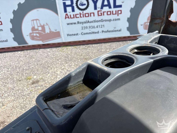 2014-deere-650k-image-14