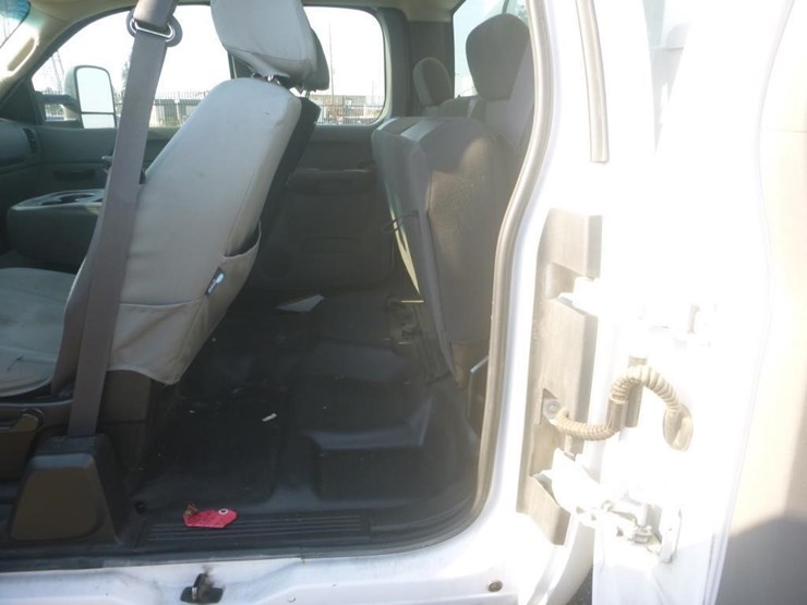 2011-chevrolet-2500-image-10