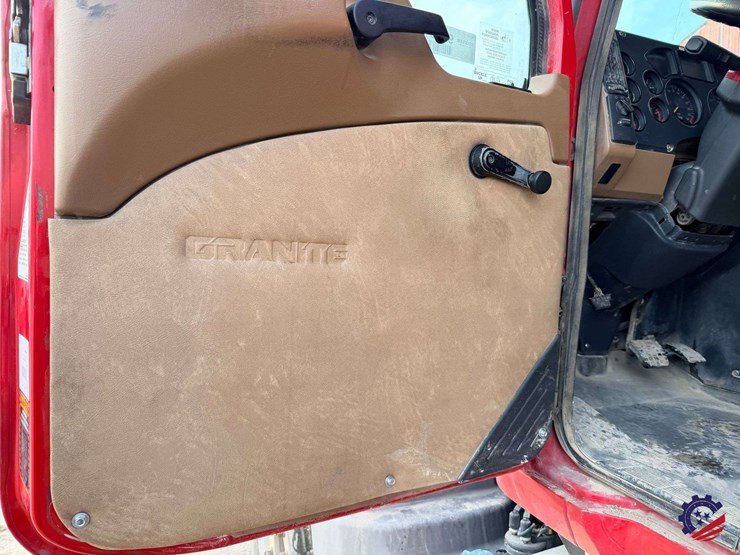 2018-mack-granite-gu713-image-46