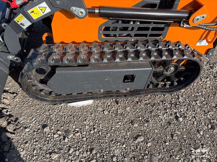 2025-landhonor-lhr-me380x1-stand-on-track-loader-skid-steer-image-8