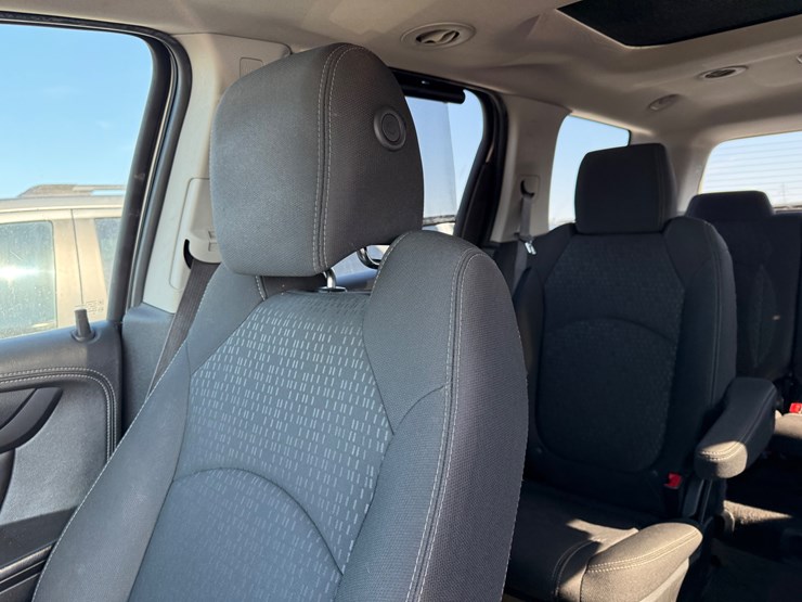 2015-gmc-acadia-sle-image-31