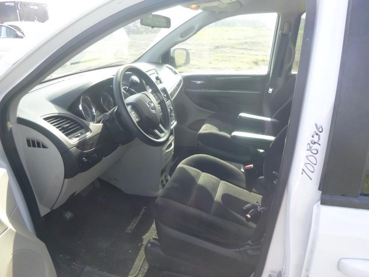 2014-dodge-grand-caravan-image-15