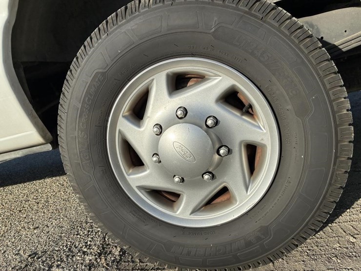 2010-ford-e350-image-5