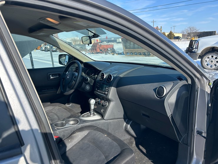 2012-nissan-rogue-image-28