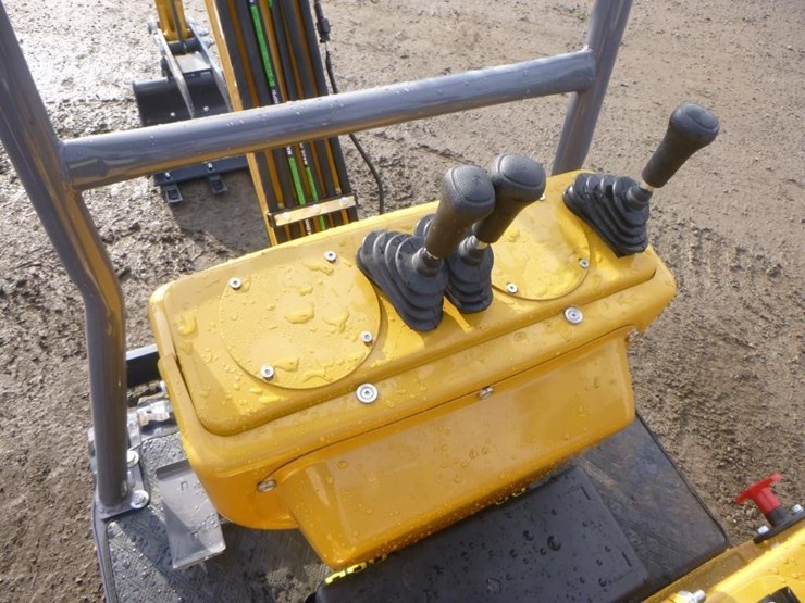 agt-mx12rx-hydraulic-excavator-image-21