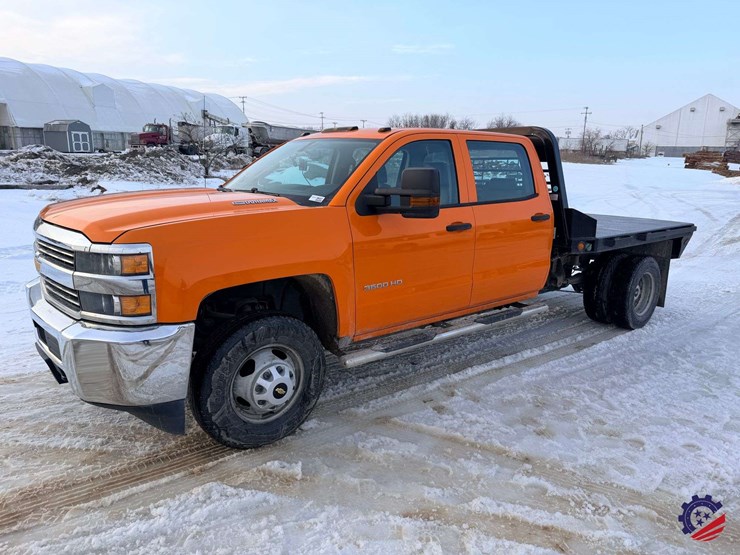2015-chevrolet-silverado-3500hd-image-1
