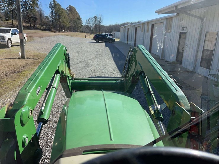 2015-john-deere-5100m-image-12