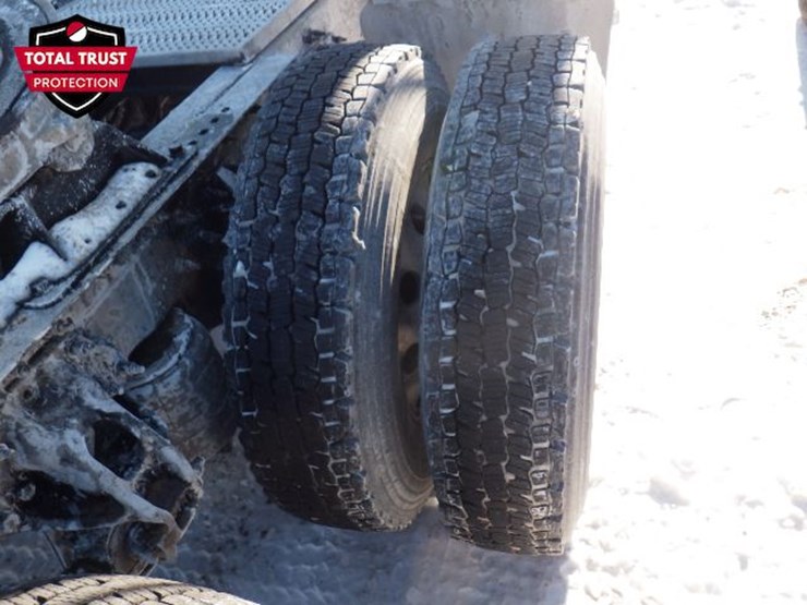 2019-peterbilt-579-image-6