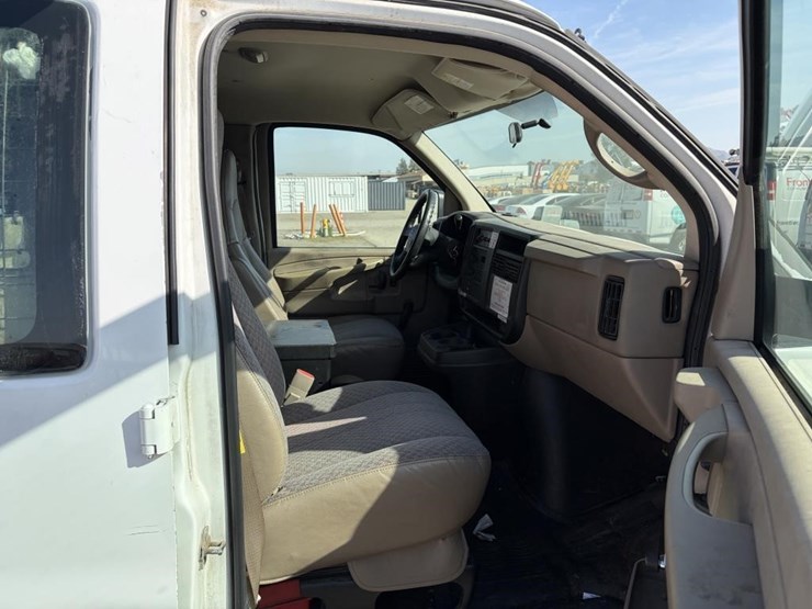 2006-utility-van-image-10