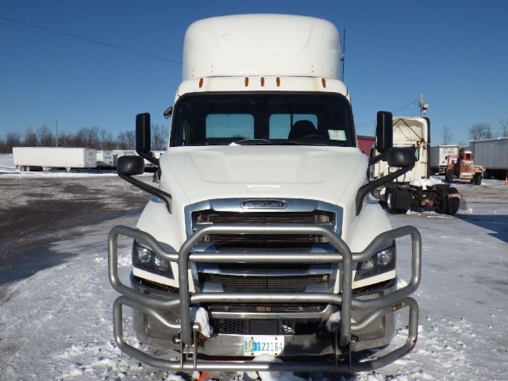 2019-freightliner-cascadia-116-image-2