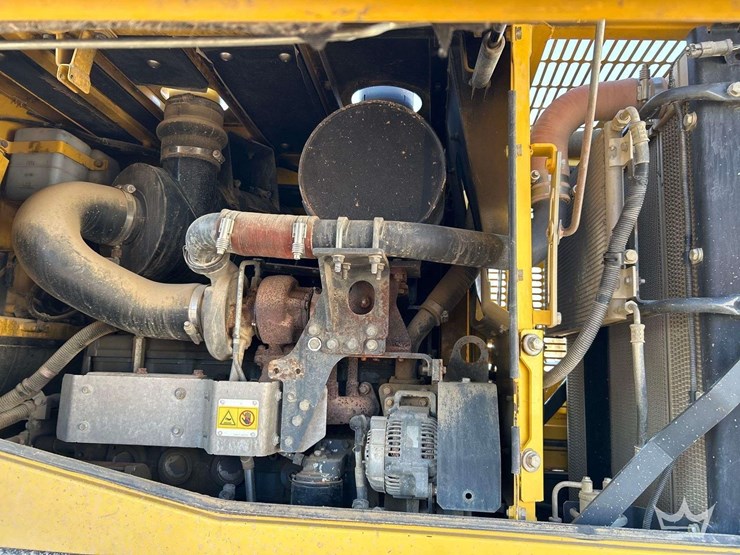 2013-komatsu-wa320-image-8