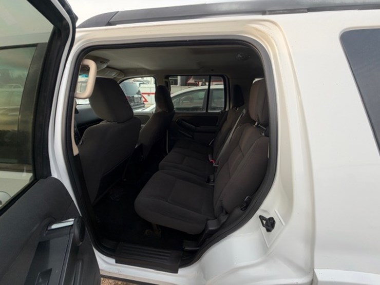 2011-ford-explorer-image-22